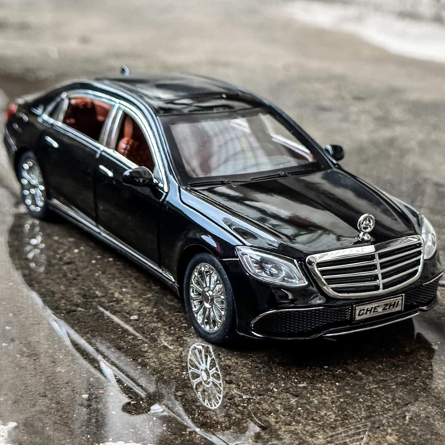 Mercedes Benz E300 1:24 Metal Diecast Car – Pull Back, Lights & engine Sounds, All Doors Open [Black]